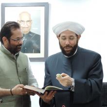 The Union Minister for Minority Affairs, Shri Mukhtar Abbas Naqvi in a meeting with the Grand Mufti of the Syrian Republic, Dr. Ahmad Badreddin Hassoun, in New Delhi on September 26, 2017.